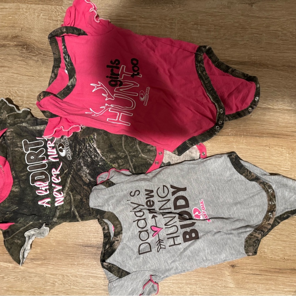 Girls Camo Mossy Oak Onesies 6-9 mo